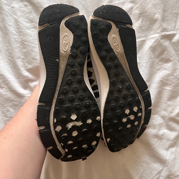 black and white animal dotted memory foam sneakers - Picture 3 of 3